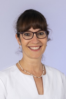 Portrait von Dr. med. dent. Andrea Rentsch-Kollàr